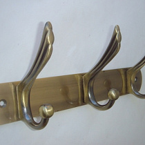 Крючок на планке 4408-5 (2-х рожковый) золото 69295